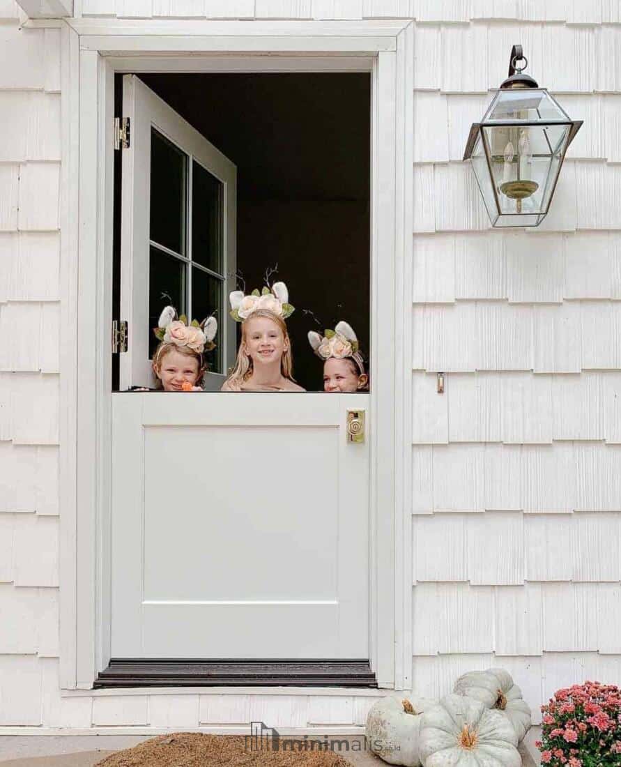 dutch door dan karakter rumah