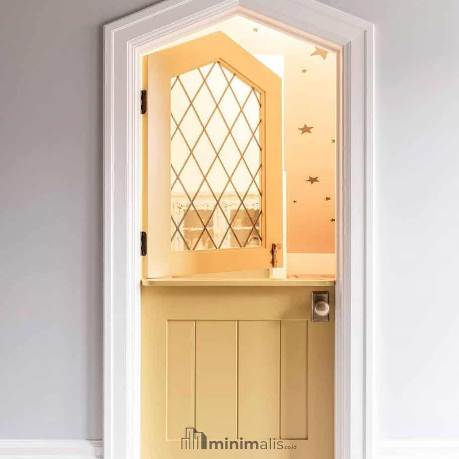 dutch door dengan jendela kaca