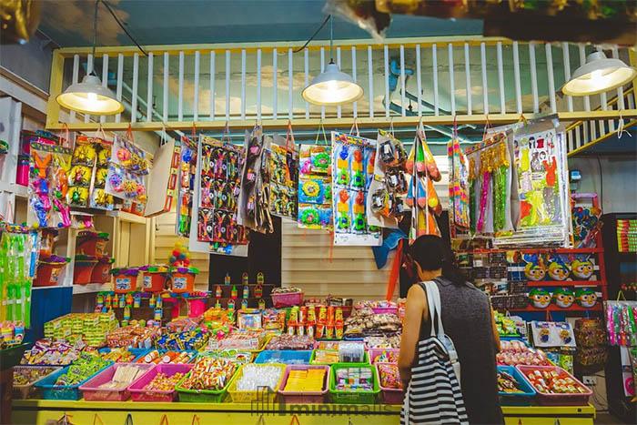 warung sembako di depan rumah