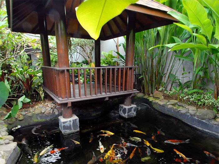 gazebo diatas kolam